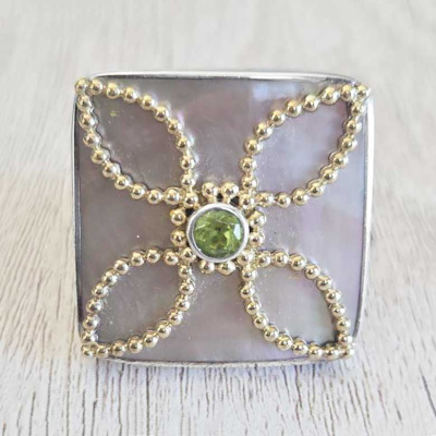 Golden Shell & Peridot Sterling Silver and Vermeil Ring Size 8